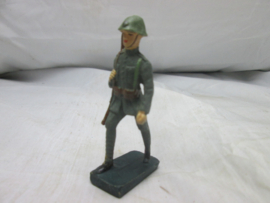 DURSO toy soldier, Dutch army. Nederlands speelgoed soldaatje met typische helm met plaat zeer goede staat.