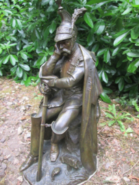 Statue of a French Napoliontic soldier after they have lost the Battle of Waterloo, signed Jean Francois- Theodore Gechter 1842 Bronzen beeld Franse kurassier 35 cm, 7 kilo TOP zeldzaam beeld.