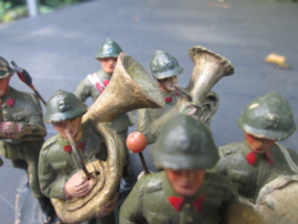 DURSO Belgium soldiers drumband 7 soldiers. Belgische drumband 7 stuks nette staat, met het leeuwembleem nog op de helm WO2