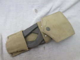 British wire- cutter in canvas pouch. British draadkniptang in canvas hoes