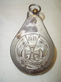 German watchcase with the Iron Cross, In treue fest, 1914. Duits horlogekast met daarin gedrukt het Ijzeren Kruis 1914 patriotisch item