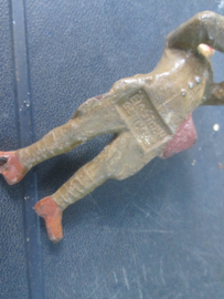 ELASTOLIN German soldier resting. Duitse soldaat rustend.