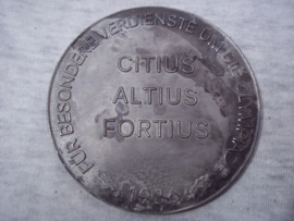 German medal, plaque, Olympic Games 1936. Duitse penning Im Jahre der Olympischen Vorbereitung 1935-1936 - Für besondere Verdienste um die Olympiade Citius- Altius- Fortius.