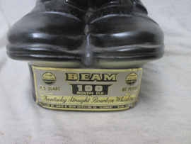 Whiskey bottle soldier boots with a helmet 1975-1976 JIM BEAM Whiskey. Fles als legerschoenen en een helm. reclame item, vietnam tijd.