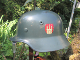 German Border patrol Security helmet double Decal Hamburg. Duitse helm van de BGS Bundes Grenz Schutz, dubbele decal nationale kleur en embleem van de stad Hamburg TOP helm.