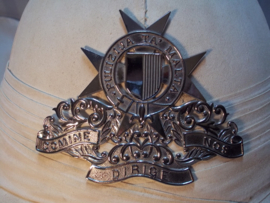 Pith helmet of the Malta Police, with silver chain badge and spike. hard to find. Tropen helm Malra Politie met zilveren ketting embleem en spits, en brief dat je hem mag hebben, zeer zeldzaam item, MG = Maltese Government.