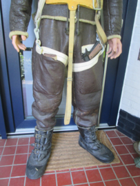 Complet uniform USAF pilot, bombercrew. WW2.Complete uniform en uitrusting van een Amerikaanse USAAF piloot. moi gemarkeerd, bijzonder stuk.