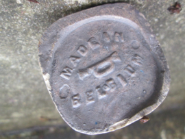 CLAIRON Belgium 2 Soldiers red cros. 2 soldaten 1 helpt een gewonde. goede staat.