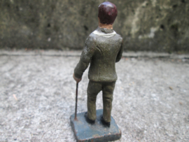 DURSO Wouded German soldier with walking stick. Gewonde Duitse soldaat met wandelstok. leuk ding