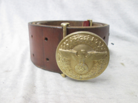 German belt and buckle NSDAP Poitical Leader. nicely marked with maker and RzM. Duitse riem met koppelslot vuurverguld aluminium RzM gemarkeerd met makers NSDAP Politieke leiders riem.