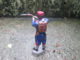 ELASTOLIN 10 cm. French soldier shooting. Franse schietende soldaat.