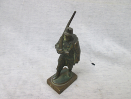 Bronse belgium soldier wearing the old type uniform early 1914. Bronzen miniatuur soldaat Belgisch leger in het oude uniform.