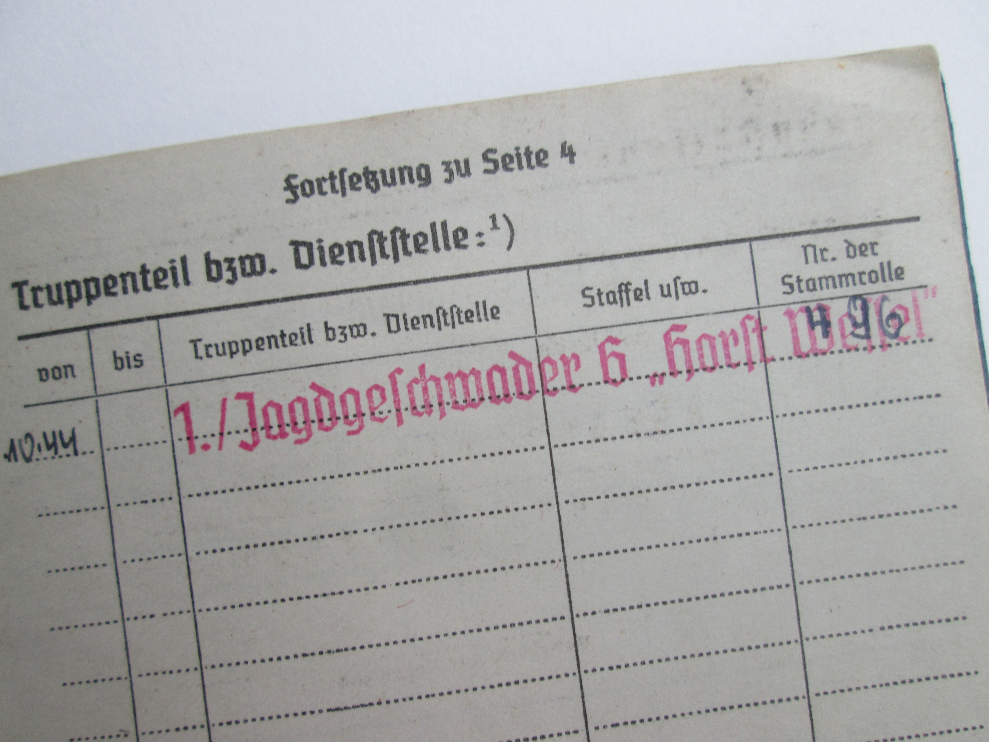 German soldiers paybook of the Luftwaffe. he was pilot in Jagdgeschwader Horst Wessel. Duits soldbuch van de Luftwaffe Flieger, drager van de armband Jagdgeschwader Horst Wessel, mooi ingevuld compleet, piloten boekjes vind je niet zo vaak.