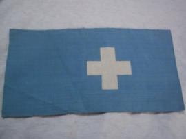 Blue armband of the german Air defence member of the Red Cross. Typische blauwe armband van een lid van het DRK Rode kruis die dienst deed bij de Luftschutz. 18 geeft de maat aan zeer bijzonder en apart. je hebt verschillende typen.