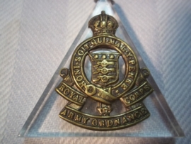 British sweatheart Royal Army Ordnance Corps. Engelse sweatheart, embleem op plexiglas.