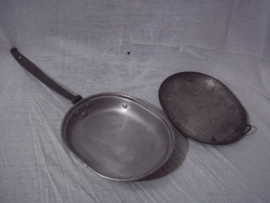 US messtin with knife, fork and spoon all nicely dated and marked. Amerikaanse messtin met bestek, gedateerd 1917-1918, zeer bijzondere set zo mooi gemarkeerd met datum.