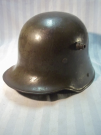 German helmet M 1916, Duitse helm model 1916 met origineel binnenwerk en verflaag