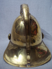 British fire helmet Merry- Weather. used condition. Egelse brandweerhelm typisch model, in gedragen staat.