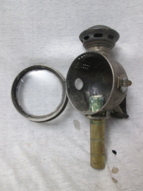 Antique bycicle lamp. Antieke fietslamp met kaarverlichting.
