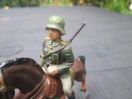 DURSO German soldier on horse, Duitse soldaat op paard, goede staat.