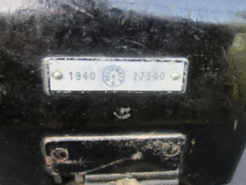 German desk-top field telephone, nicely marked with Waffenambt mark. Duitse veldbureau telefoon bakeliet, hoorn en telefoon met WA stempel gemarkeerd 1940, bijzonder stuk zie je niet zo vaak.