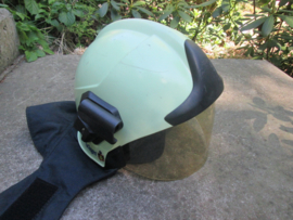 Rescue helmet Belgium ambulance and firebrigade. Interventie helm van de belgische ambulance en brandweer personeel. met bevestiging voor de zaklamp. Model Dräger.