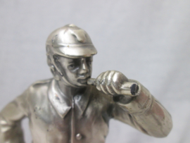 Beeld brandweerman, verzilverd, als prestatie prijs. 6-6-1966 te Luyksgestel (NL). voorstellende een Brabweermen met leren helm en toeter. Statue of a firefighter as reward for a good prestation.