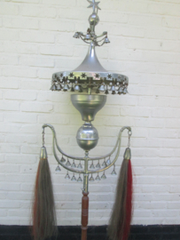 Militaire schellenboom, dit zijn bijzondere en niet hedendaagse items, welke zelden of nooit op de markt komen, mooi met de Turkse invloeden, compleet met bellen en paardenstaarten. Zeldzaam stuk. Schellenbaum.
