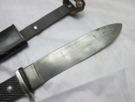 HJ dagger with motto Blut und Ehre, RzM marked HJ diamond  moves a little bit. HJ dolk met etsing. RzM markering moeilijk te lezen HJ embleem beweegt ietsjes, gedragen staat gebruikte conditie. GEEN garantie.