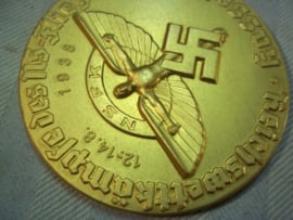 German plaques, gilt, medal NSFK Reichswettkampf des NS Fliegerkorps Kassel 1938 light metal. Aluminium penning plaquette National Socialistisch Flieger Korps. verguld.