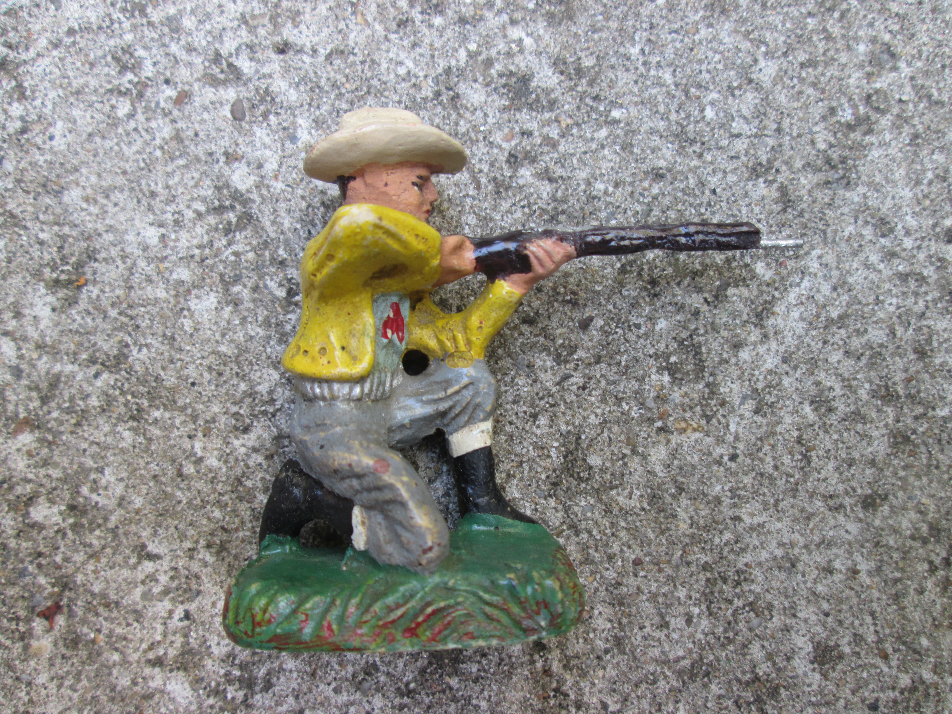 Durso cowboy with rifle. cowboy knielend met geweer