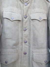 US- Army 33 rd Infantry Division uniform, complete with all insignia. Amerikaans uniform van het 33e Infanterie Divisie, mooi compleet met alle emblemen zeer goede staat.