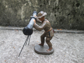 ELASTOLIN British soldier with rangefinder. Engelse soldaat met afstandsmeter bijzonder stuk. goede staat