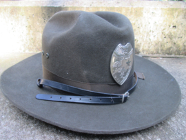 American police sheriff trooper hat. Amerikaanse politie trooper hoed sheriff embleem.