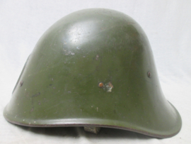 Dutch helmet M-34. Nederlandse staalhelm model 1934, met nummers in het binnenwerk compleet met de vilten lappen, leuke aparte helm. gebruikt in de meidagen 1940.