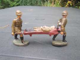 ELASTOLIN Belgium red cross soldiers with brancard. Belgische Rode Kruis soldaten met gewonde soldaat.