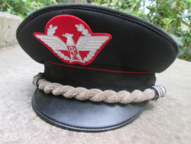 Italian officers police cap. Italiaanse officiers pet politie Carabinieri. rode bies.