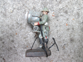 ELASTOLIN German soldier with searchlight, Duitse soldaat met zoeklicht bespeelde staat electrisch..