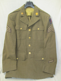 WW2 US Uniform, sergant infanterie eenheid, met mooi etiket en datum, bijzonder stuk