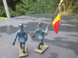DURSO 2 Belgium soldiers or police man. 2 Belgische soldaten in blauw uniform met vlag en officier vermoedelijk Rijkswacht.