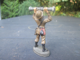 ELASTOLIN Belgium soldier with rangefinder, Belgische soldaat met afstandsmeter. goede  staat.