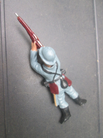 French shooting soldier. Franse schietende soldaat liggend. goede staat.