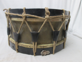 Belgium army drum. Belgische leger trommel, uit Antwerpen jaren 20. metalen, koperen kast.