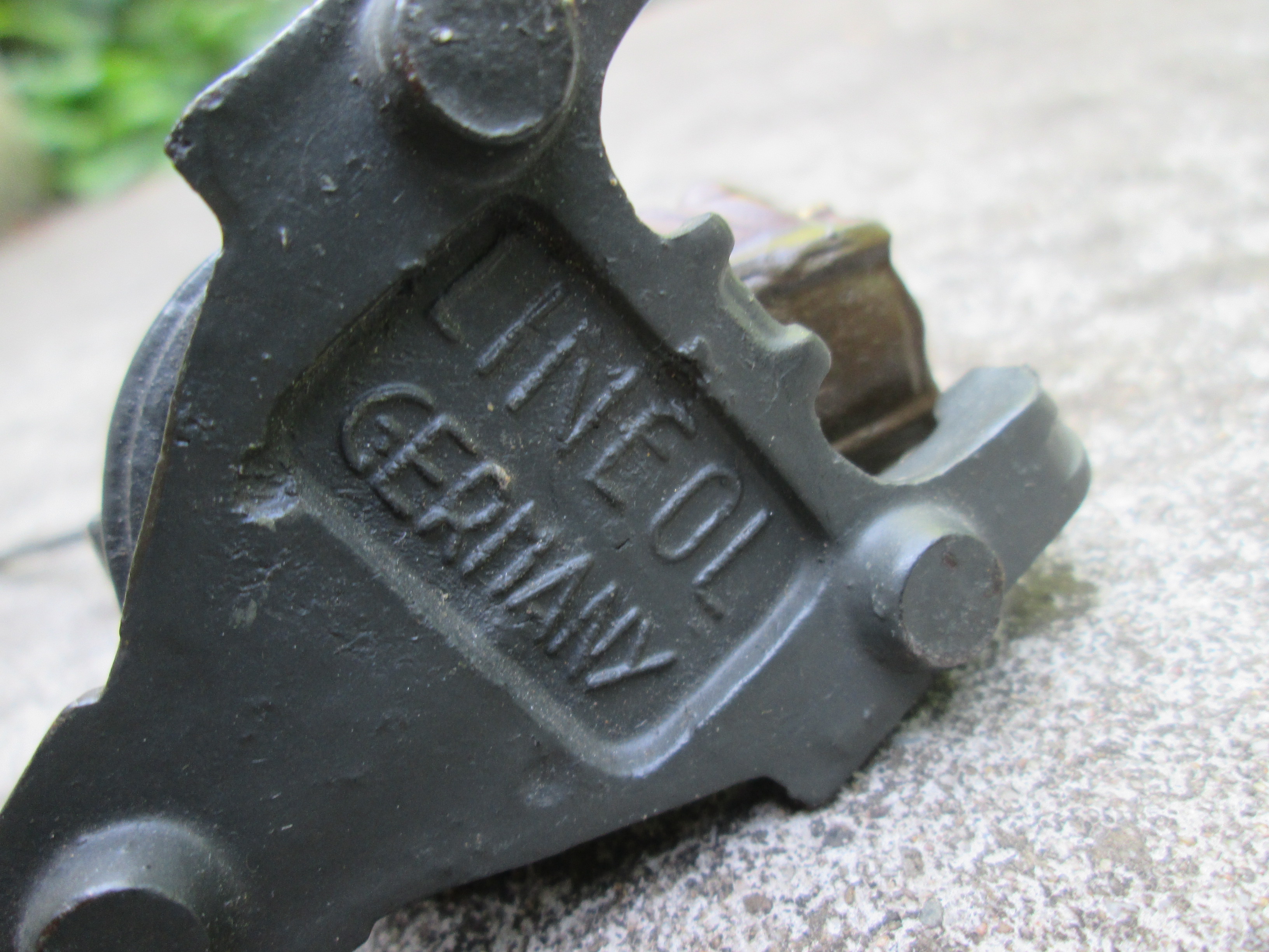 Very rare LINEOL soldier anti- aircraft gunner. Belgisch speelgoed soldaatje met luchtafweer, model draait. Zeer zeldzaam stuk, bijna mint staat.