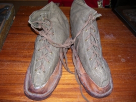 French overshoes, with little nails nice stamped, Franse overschoenen WO2