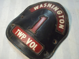 Helmet leather badge of the Washington Fire Department. Amerikaans leren brandweer embleem voor op de helm.