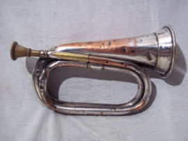 Presentation bugle supplied by the Army & Navy Cooperation Society. 11th Battalion Kings Own Yorkshire Light Infantry, by Colonel J.G. Adamson at X-Mas 1914 very rare. Donatie bazuin aan het regiment.