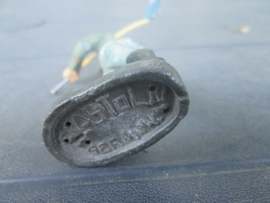 ELASTOLIN German soldier with shovel. Duitse soldaat met schop goede staat.