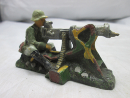 Elastolin German soldier behind schwarlozer machine-gun. Elastolin speelgoed soldaatje achter machine geweer.