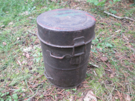 German gasmask container. Duits blik voor het gasmasker zeer nette staat.
